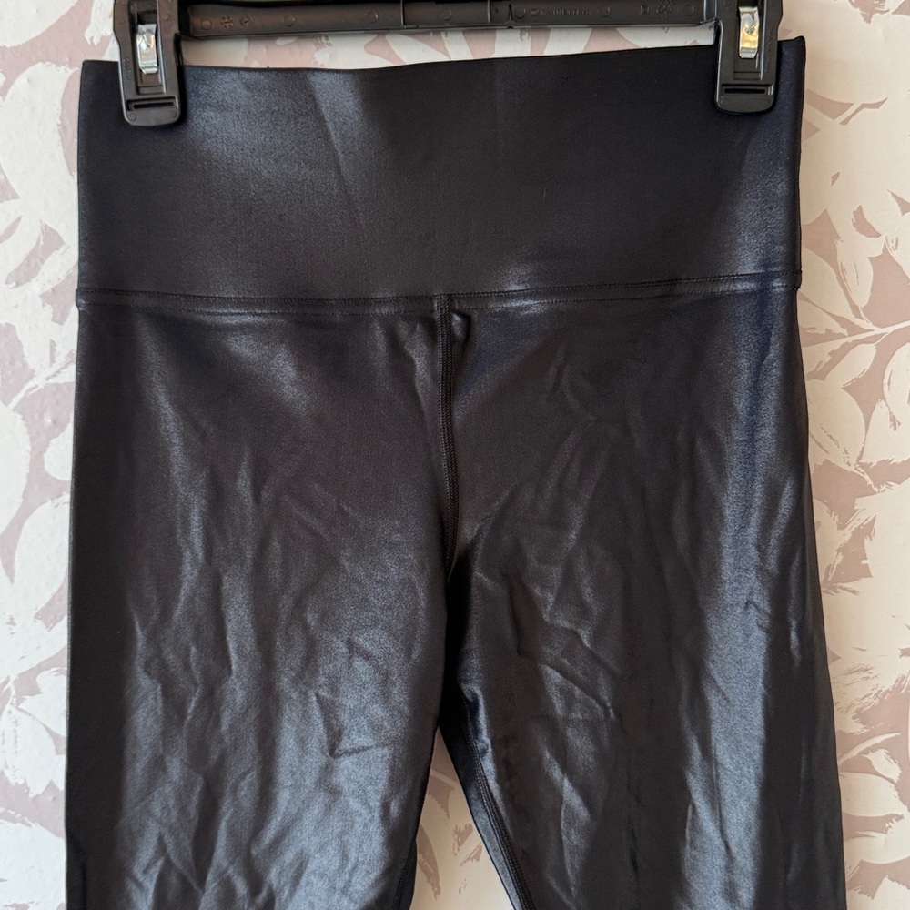 CARBON38 Black Legging in Takara Shine Size Medium Faux Leather - Picture 5 of 7